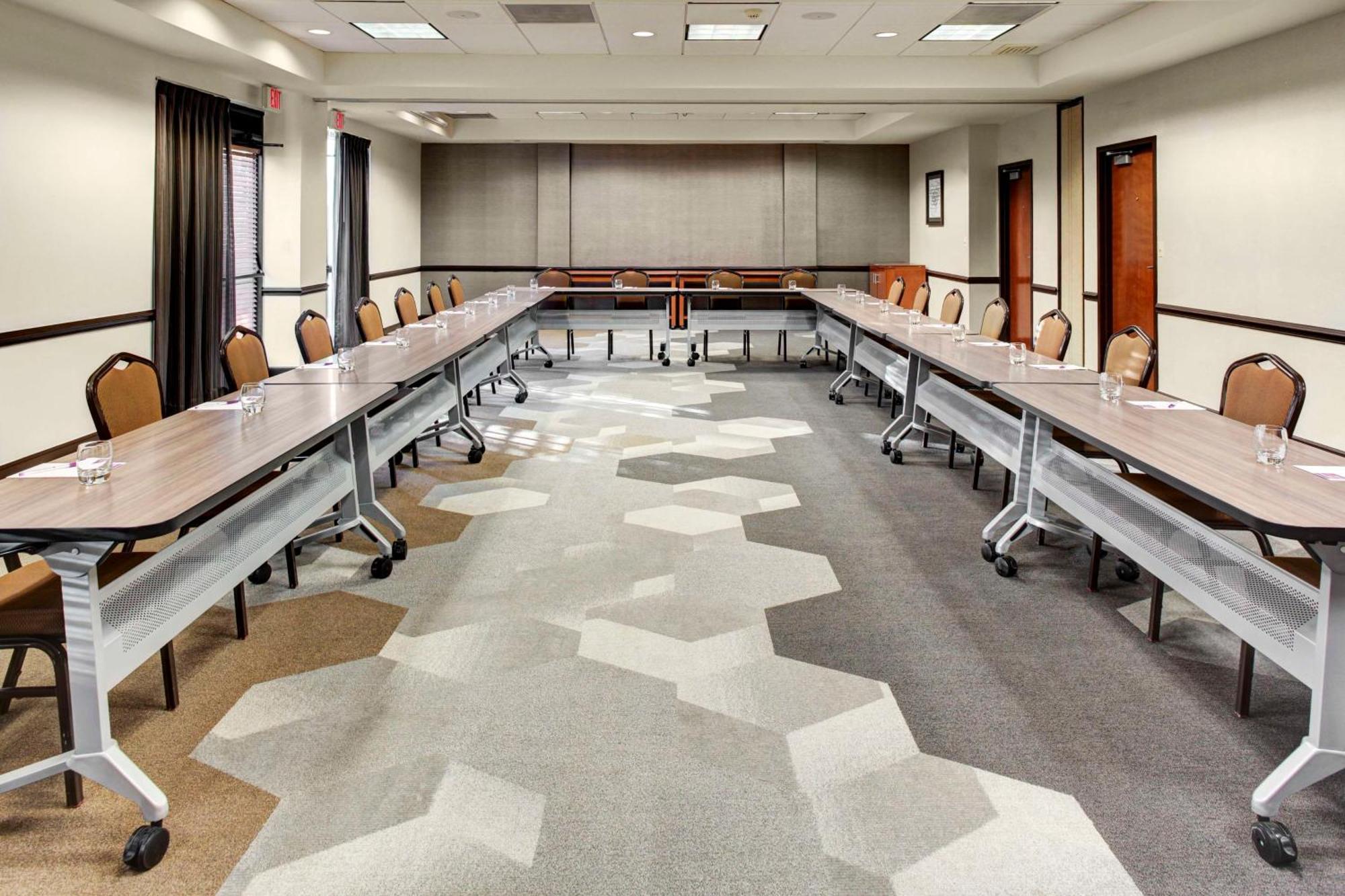 Hyatt Place Busch Gardens Hotel 3*